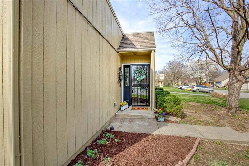 807 E 121 Ter, Kansas City, MO 64146