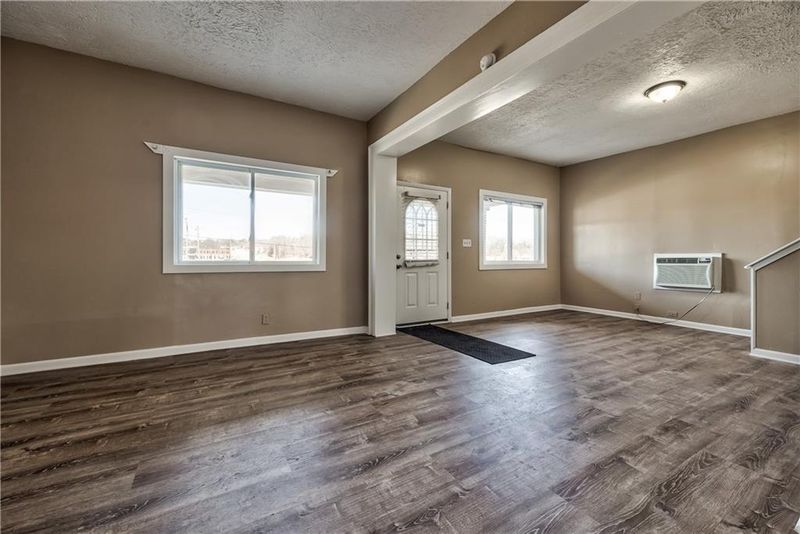 1919 Parallel Ave, Kansas City, KS 66104