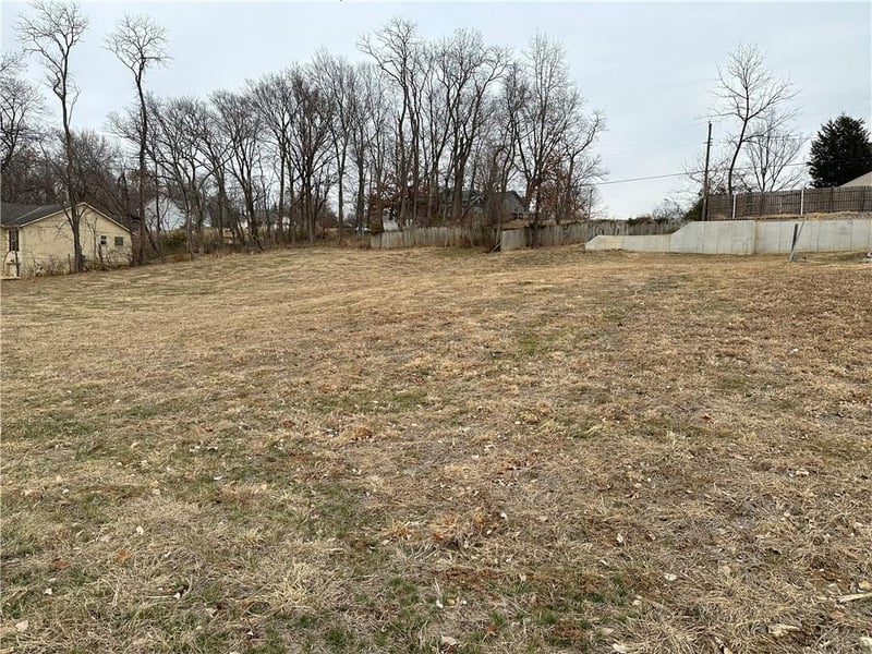 5011 NW Northwood Rd, Riverside, MO 64150