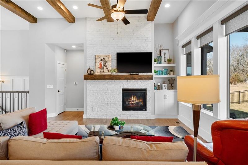 1721 SW River Run Dr, Lee's Summit, MO 64082