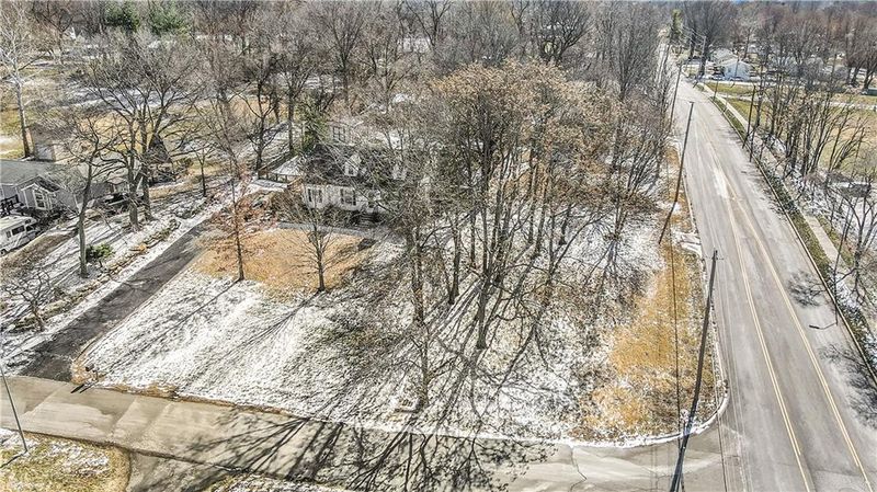 NW 83rd St, Kansas City, MO 64118
