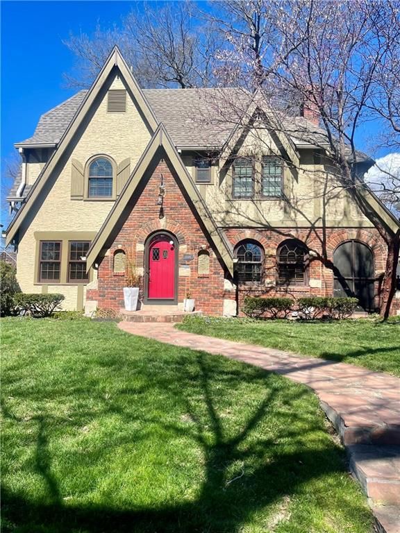 1006 W 70th St, Kansas City, MO 64113