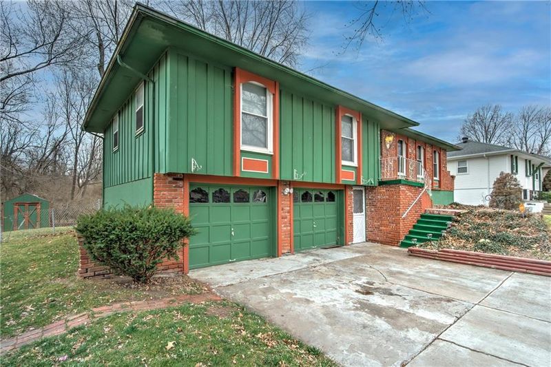 9101 E 90th Ter, Kansas City, MO 64138