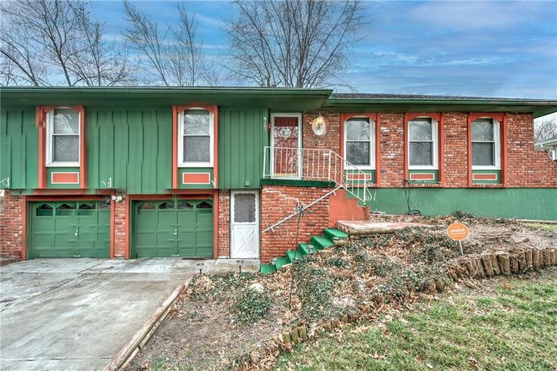 9101 E 90th Ter, Kansas City, MO 64138