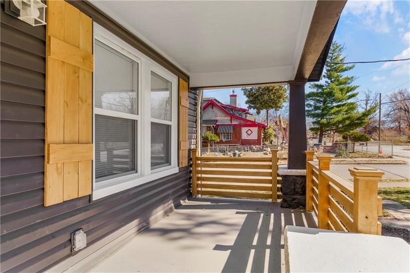 1820 E 55 St, Kansas City, MO 64130