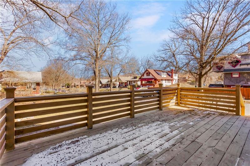 1820 E 55 St, Kansas City, MO 64130