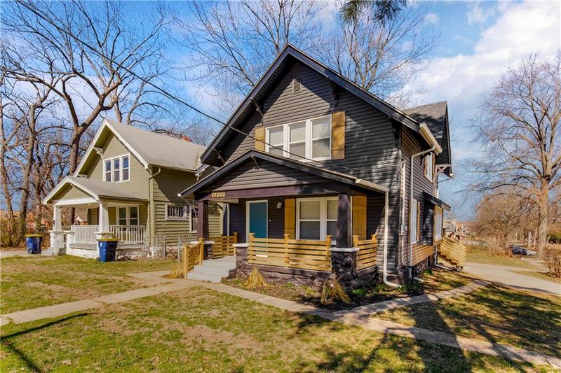 1820 E 55 St, Kansas City, MO 64130