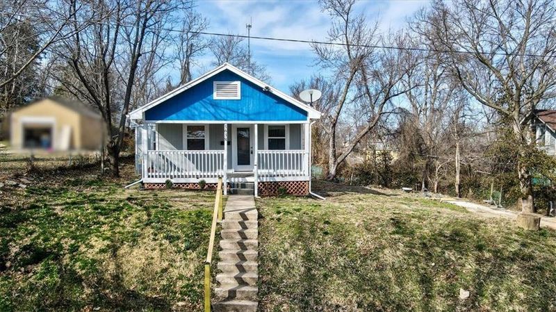 5638 E 28th St, Kansas City, MO 64128
