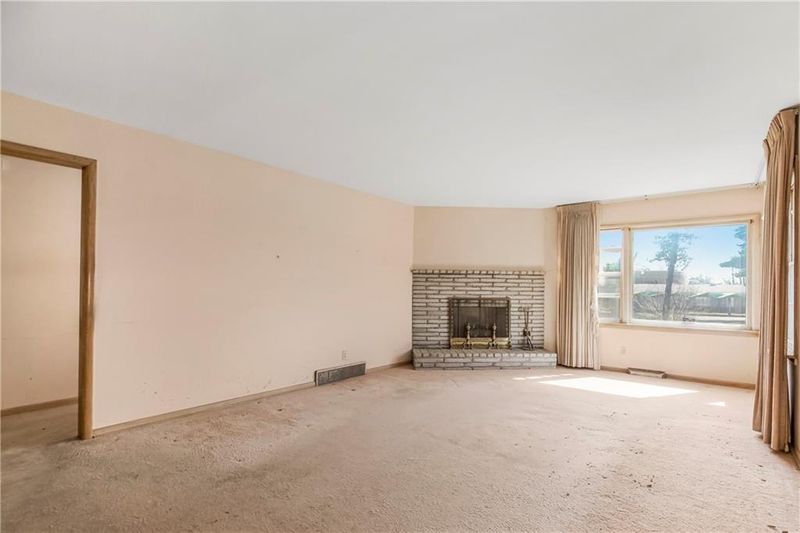 840 E 82nd St, Kansas City, MO 64131