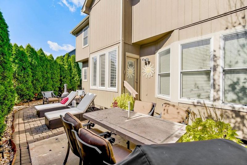 2613 SW Wintergarden Dr, Lee's Summit, MO 64081