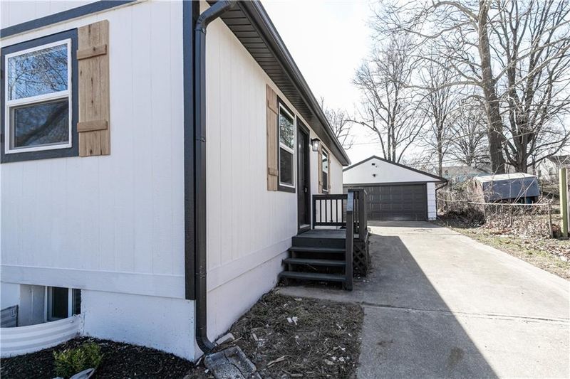 7917 E 48th Ter, Kansas City, MO 64129