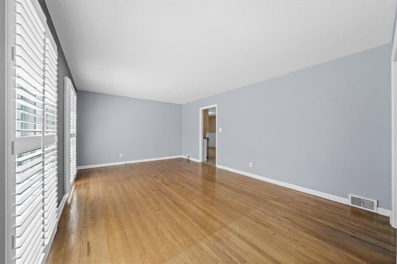 6912 W 77th Ter, Overland Park, KS 66204