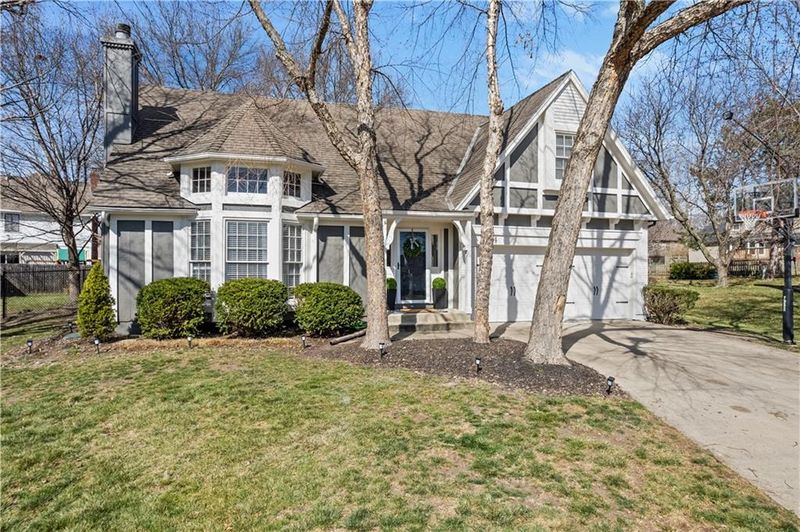 11114 W 115th Ter, Overland Park, KS 66210