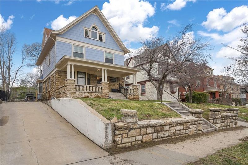 3820 Warwick Blvd, Kansas City, MO 64111