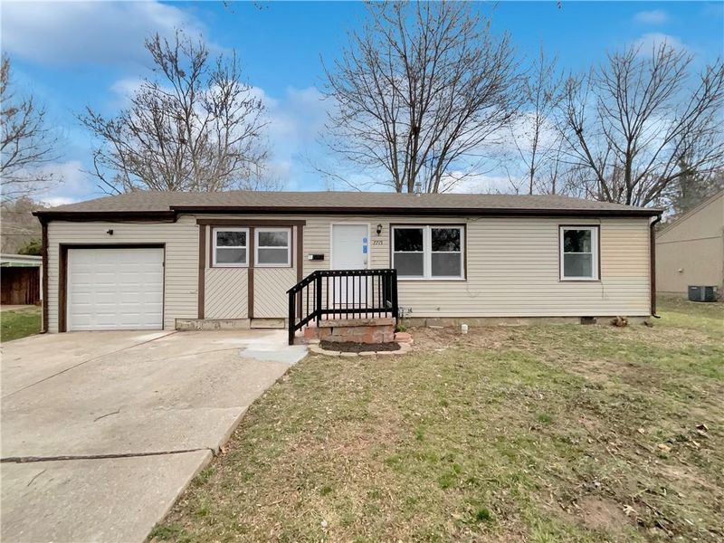 7715 Elm Ave, Kansas City, MO 64138