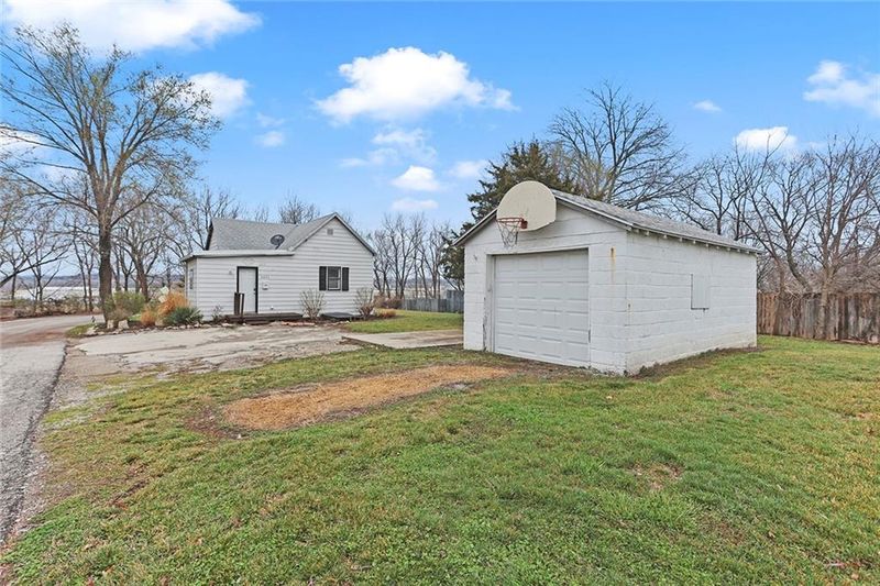 5421 Custer Ave, Kansas City, KS 66106