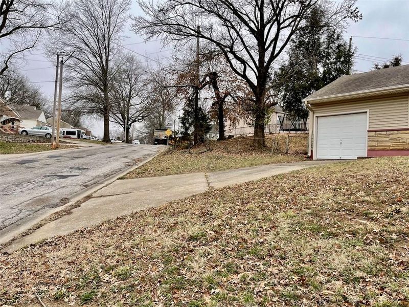3839 E 71st St, Kansas City, MO 64132