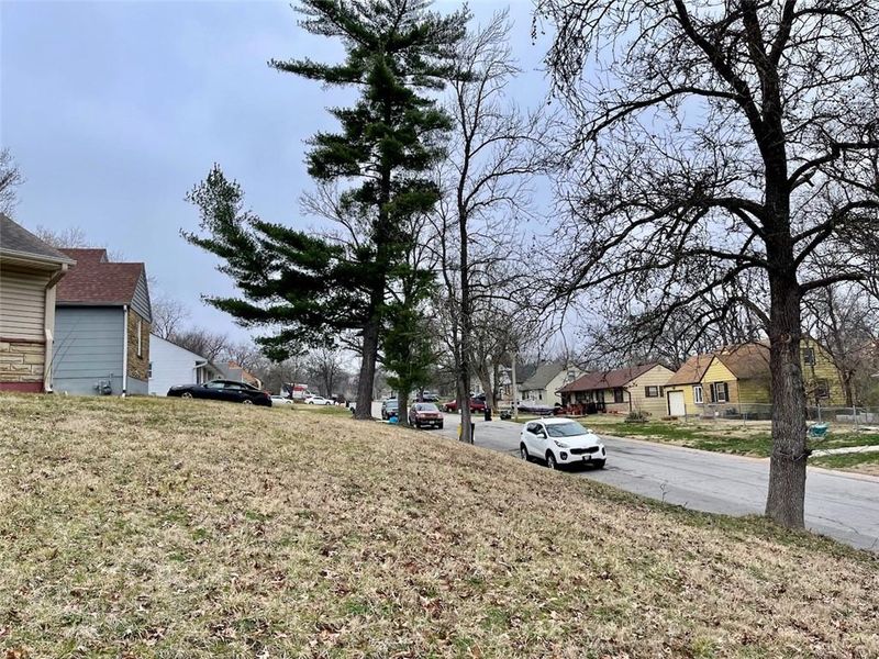3839 E 71st St, Kansas City, MO 64132