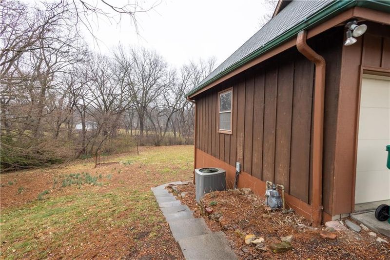 3217 N 35th St, St Joseph, MO 64506