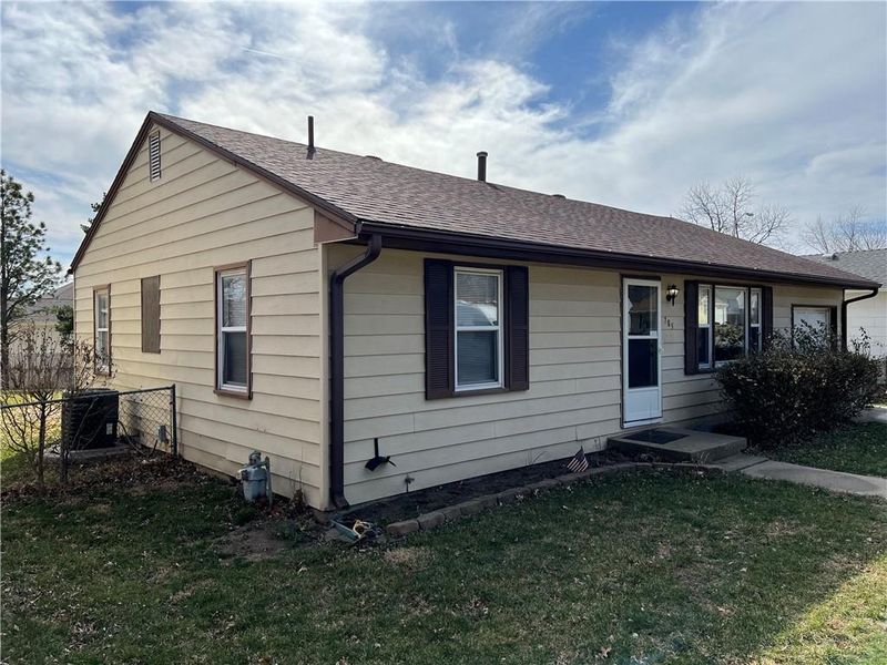 705 NE 66th Ter, Kansas City, MO 64118
