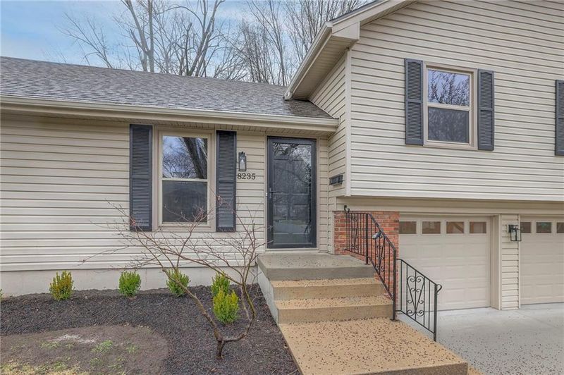 8235 Eby St, Overland Park, KS 66204