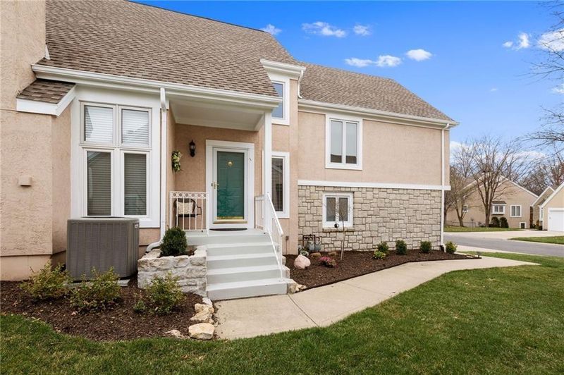 12061 Connell Dr, Overland Park, KS 66213