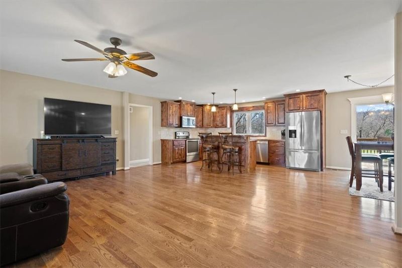 321 E 147th St, Kansas City, MO 64145