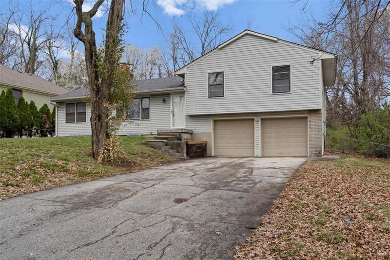 10 E 127th St, Kansas City, MO 64145