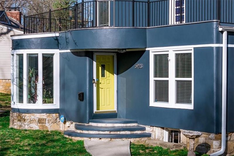 5923 Hardy St, Merriam, KS 66202