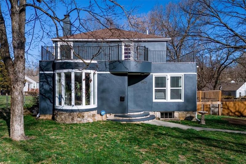 5923 Hardy St, Merriam, KS 66202