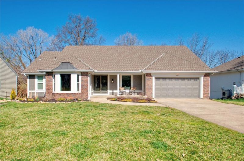 912 Saint Andrews Dr, Kansas City, MO 64145