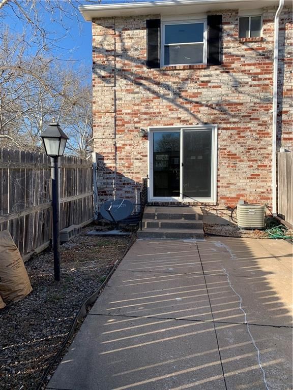 8337 Mackey St, Overland Park, KS 66212