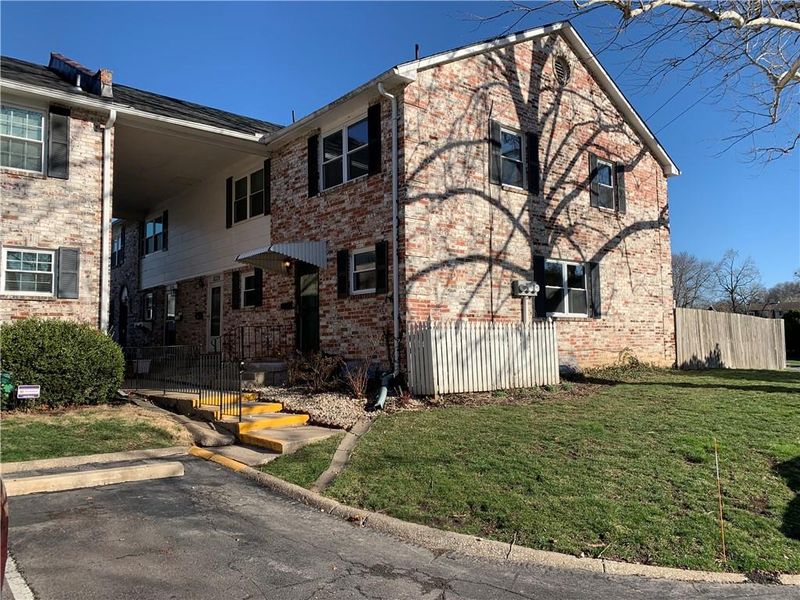 8337 Mackey St, Overland Park, KS 66212