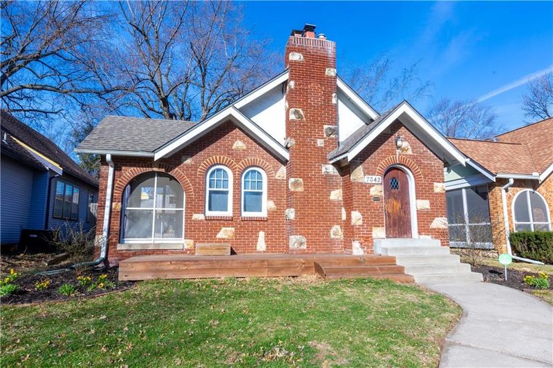 7342 Walnut St, Kansas City, MO 64114