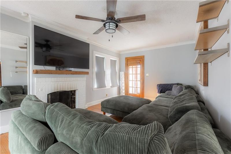 7342 Walnut St, Kansas City, MO 64114