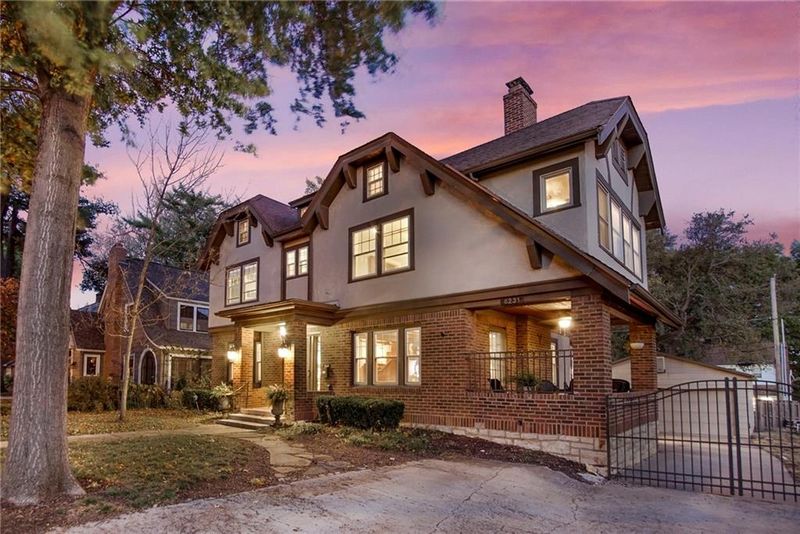 6231 Morningside Dr, Kansas City, MO 64113