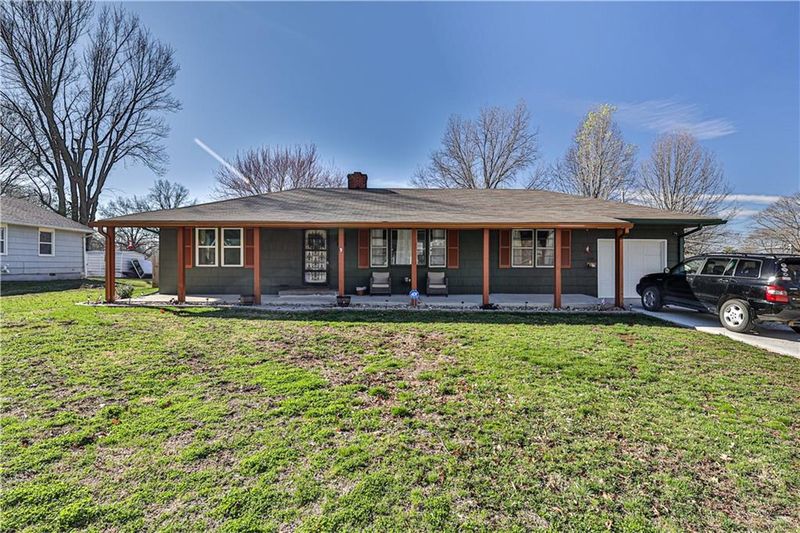 8705 E 74th St, Kansas City, MO 64133
