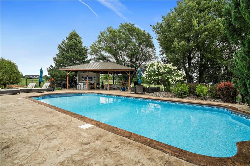 25206 Lawnwood Ct, Lee's Summit, MO 64064