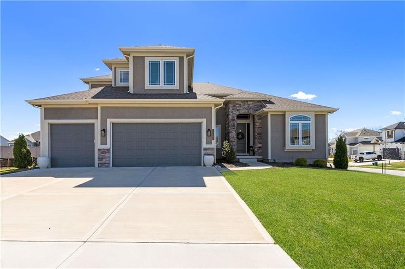 2787 SW 11th Ter, Lee's Summit, MO 64081
