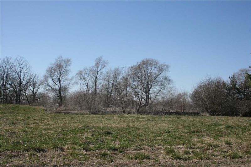 Clarinda St N, Burlington, MO 64428