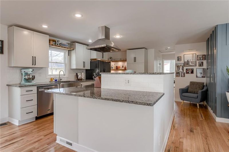 504 W 89th Ter, Kansas City, MO 64114