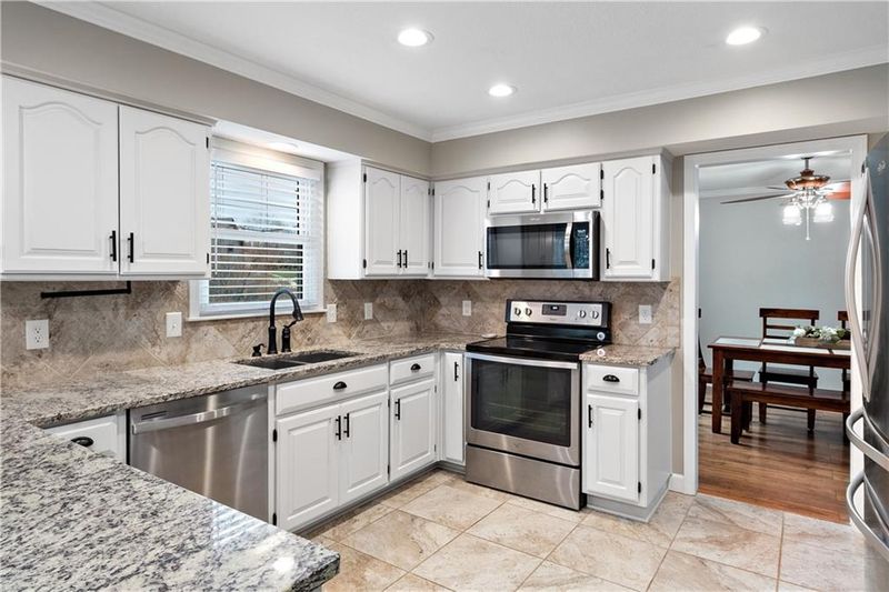 5702 W 157th Pl, Overland Park, KS 66223