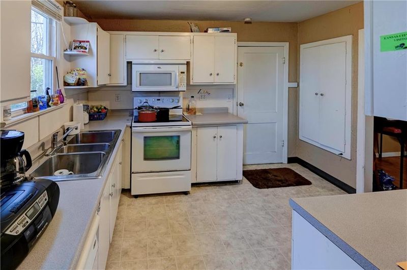 8700 E 77th St, Kansas City, MO 64133