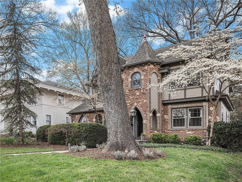 7232 Jarboe St, Kansas City, MO 64114