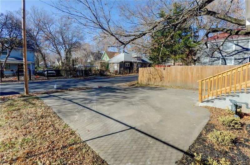 3309 S Benton Ave, Kansas City, MO 64128