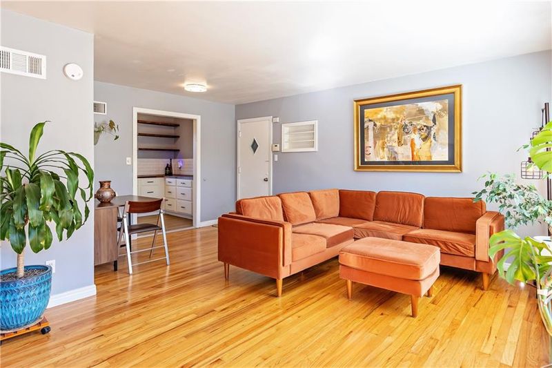 1006 E 100th Ter, Kansas City, MO 64131