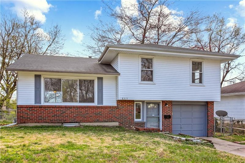 8315 E 91st St, Kansas City, MO 64138