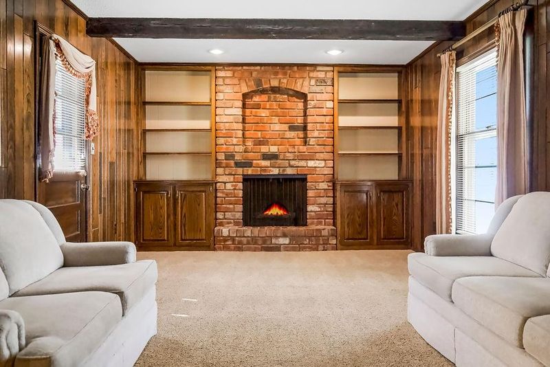 1512 E Sunvale Ter, Olathe, KS 66062