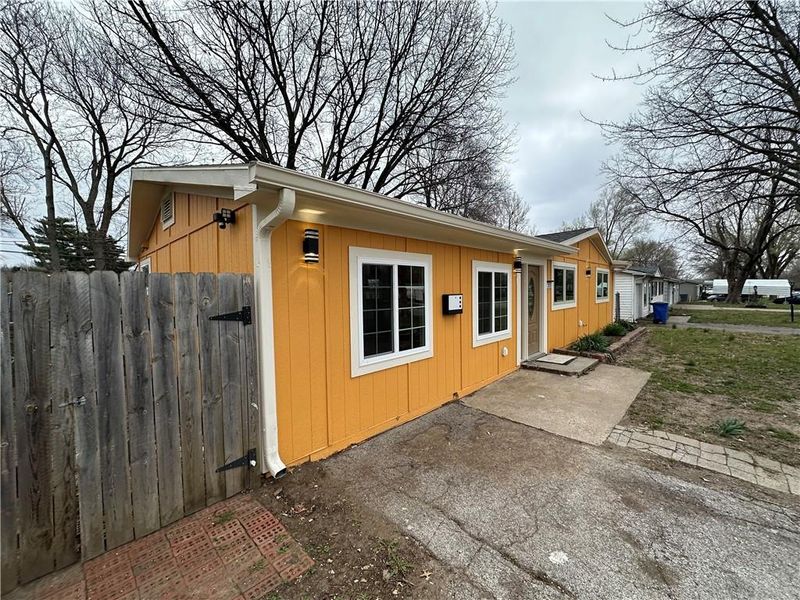2525 S 51st Ter S, Kansas City, KS 66106