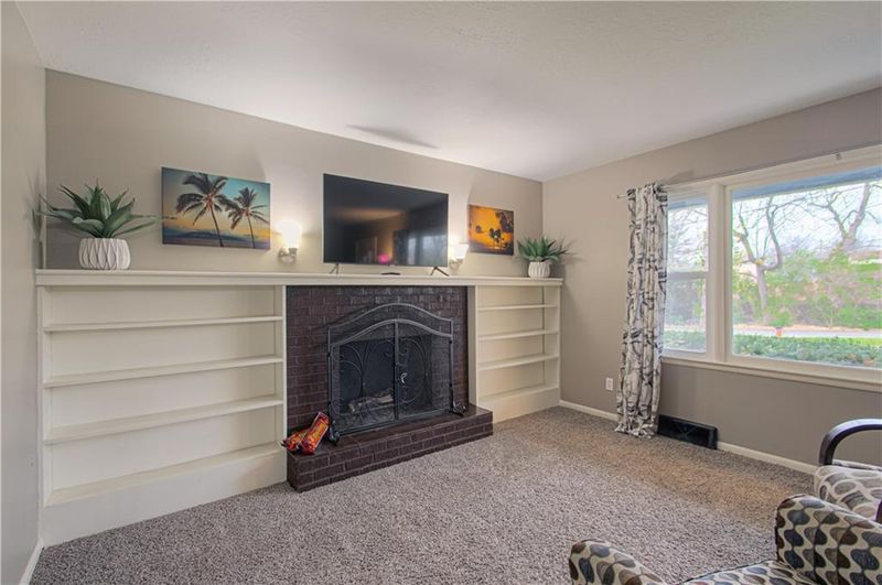 10311 E 38th Ter, Kansas City, MO 64133